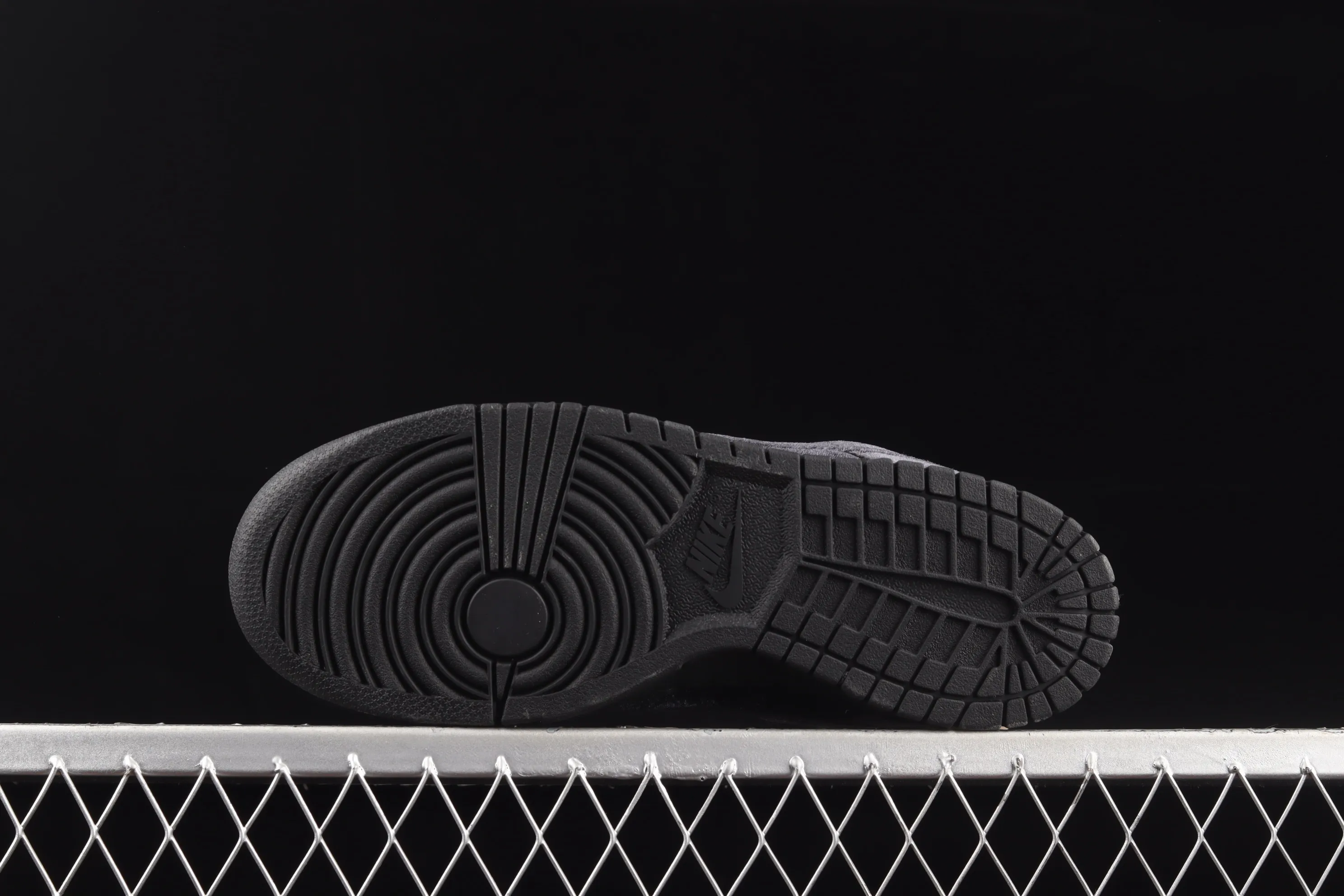 All categories Nk SB Dunk Series Nk SB Dunk Low Low-top skate shoes Pure original version Dover Street Market x Nk Dunk Low "Triple Black" Black Valentine's Day SB Dunk Series low-top skate shoes DH2686-002